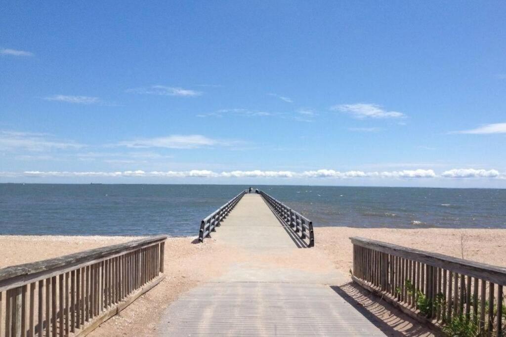 Beachy Bay Breeze Bungalow 2Br With Parking And Close To Many Amenities. West Haven Eksteriør bilde