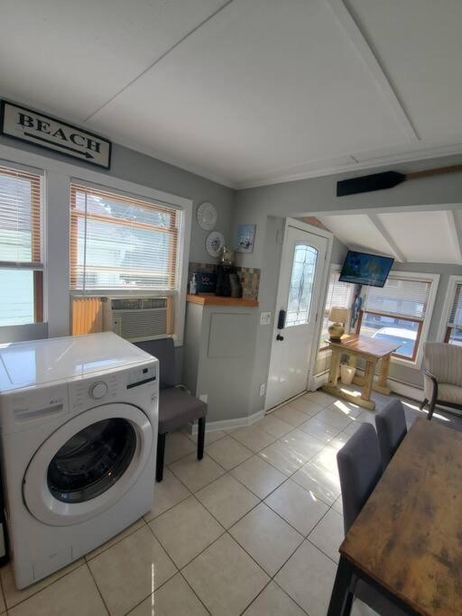 Beachy Bay Breeze Bungalow 2Br With Parking And Close To Many Amenities. West Haven Eksteriør bilde