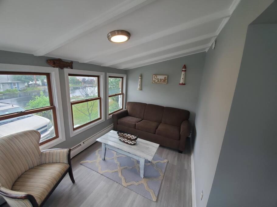 Beachy Bay Breeze Bungalow 2Br With Parking And Close To Many Amenities. West Haven Eksteriør bilde