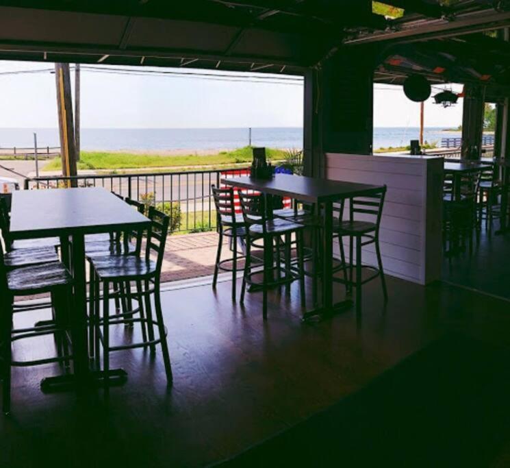 Beachy Bay Breeze Bungalow 2Br With Parking And Close To Many Amenities. West Haven Eksteriør bilde